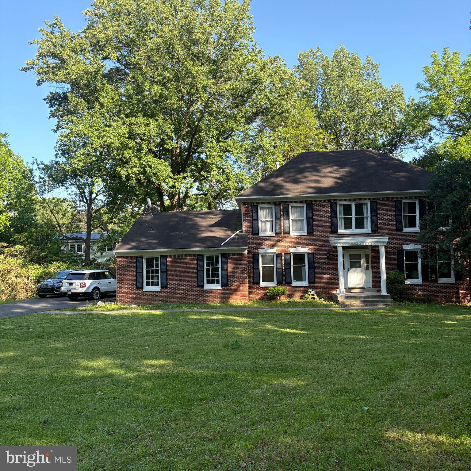 **NEW LISTING**CUSTOM BUILT 5 BEDROOMS 3.5 BATHROOMS COLONIAL BEAUTIFUL ESTATE SIZED 0.75 ACRE ON PRIVATE LOT /CUL DE SAC IN GREAT LOCATION MINS TO 495/66/50, UPDATED, NEW PAINT & CARPETS,TYSON CORNER SHOPPING, MOSIAC MERRIFIED, METRO, FAIRFAX HOSPITAL, GOURMET KITCHEN WITH GRANITE COUNTERS, CERAMIC TILE FLOOR, AND STAINLESS STEEL APPLIANCES, SKYLITES, WOOD FLOORS, NEW WATER HEATER, NEW OVEN, NEW STAINLESS FRIDGE, DISHWASHER, SUNNY BREAKFAST AREA WITH LARGE WINDOW, SEPARATE DINNING ROOM, FAMILY ROOM, CATHEDRAL CEILING, LARGE DECK, LUXURIOUS MASTER BEDROOM WITH JACUZZI, HOUSE HAS GENEROUS SIZED ROOMS. 2 CAR GARAGE WITH PLENTY OF PARKING, BRICKWALL FIRE PLACE, WALKOUT BASEMENT WITH PRIVATE ENTRANCE, HOME OFFICE CUL DE SAC, LOT OF PRIVACY * NEW CARPETS & PAINT *1 YEAR HOME WARRANTY*