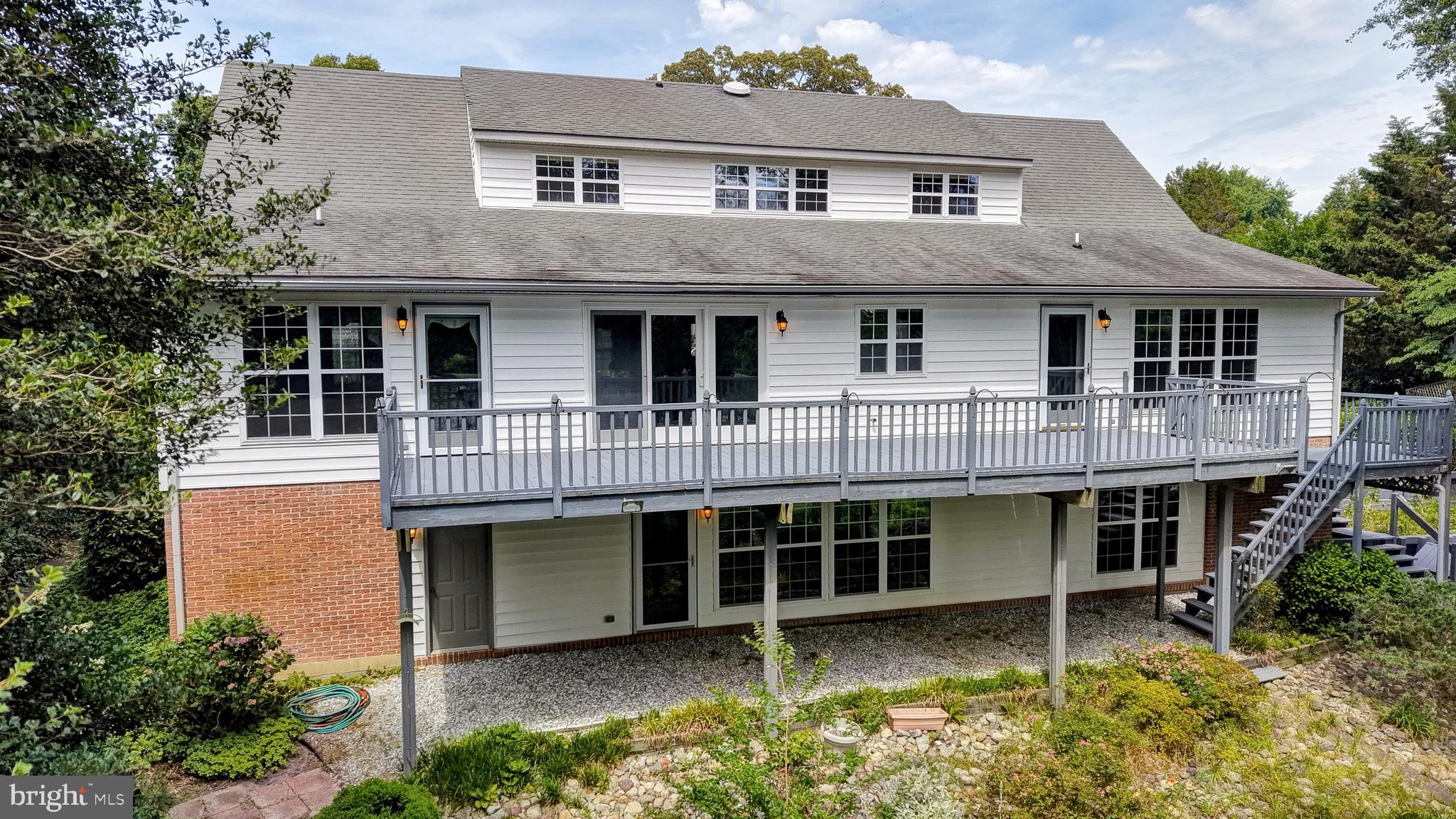 GRANBYS COVE - Residential