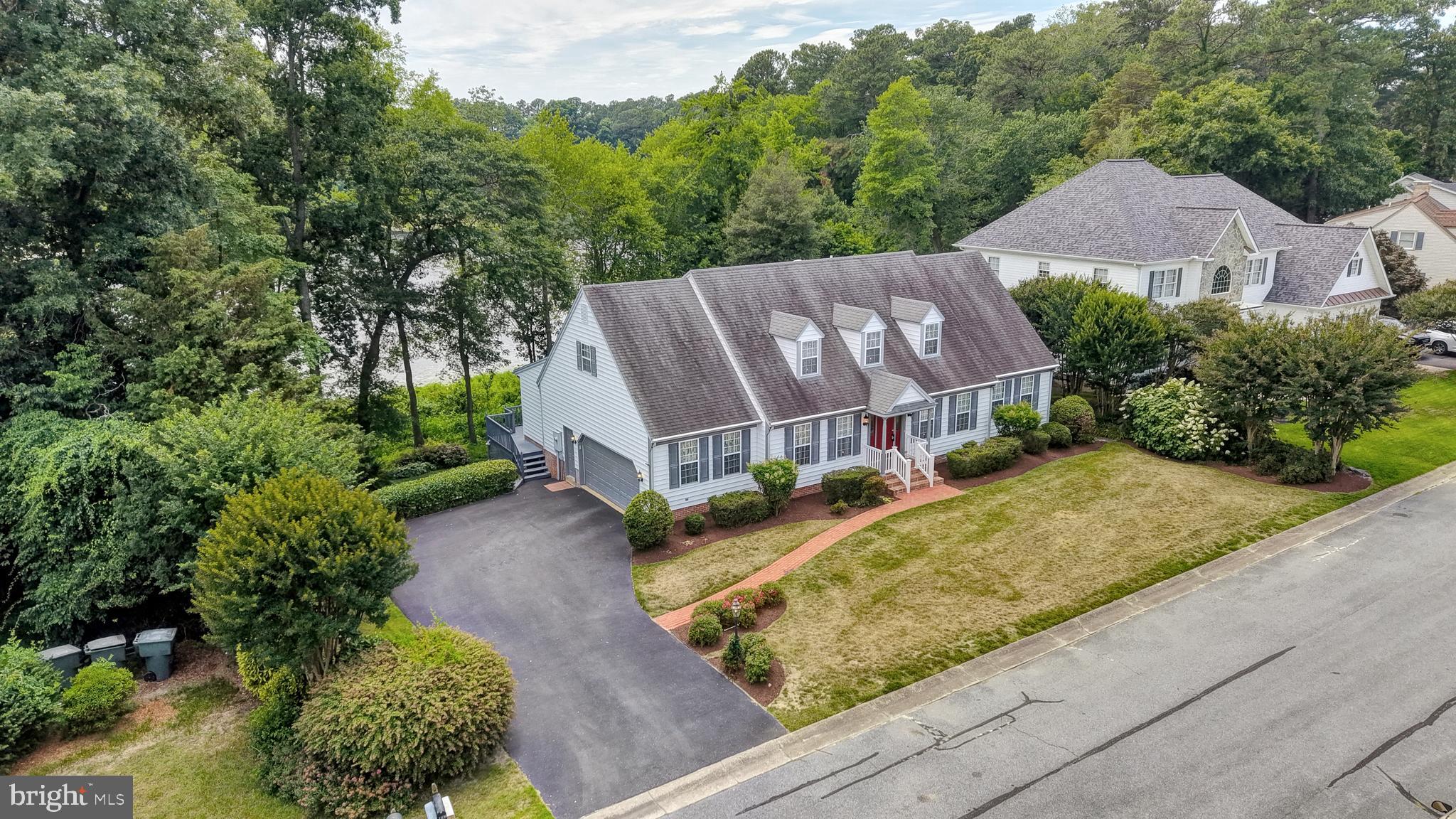 GRANBYS COVE - Residential