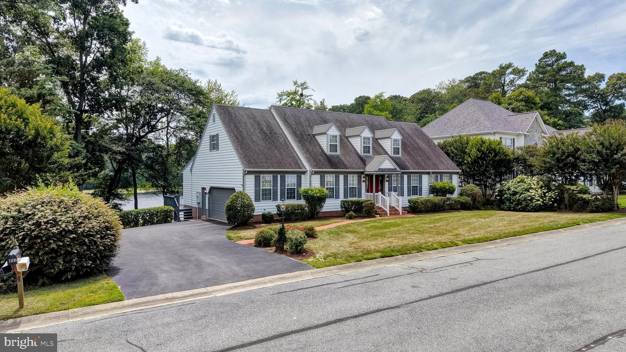 GRANBYS COVE - Residential