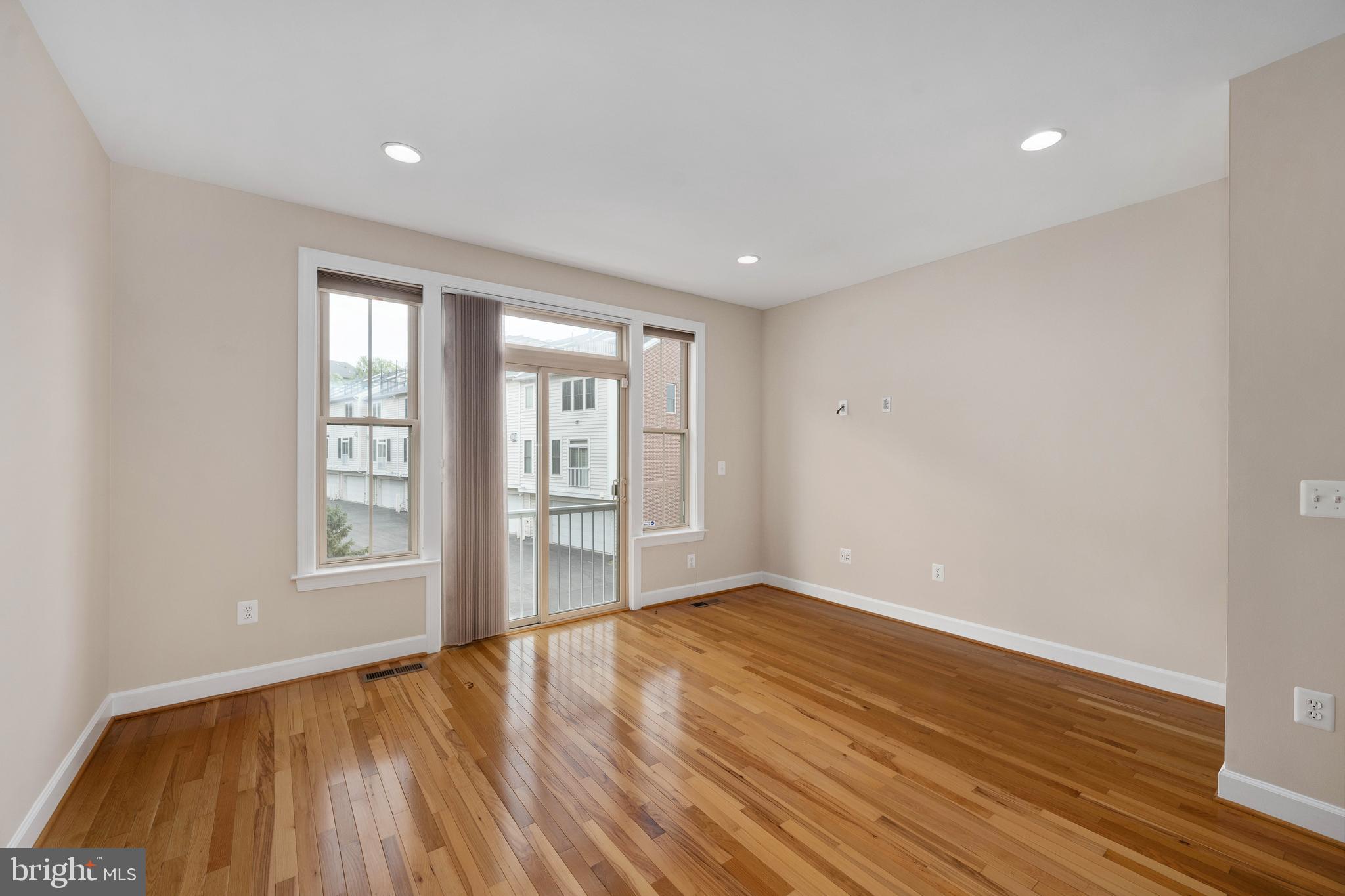 SHIRLINGTON CREST - Residential