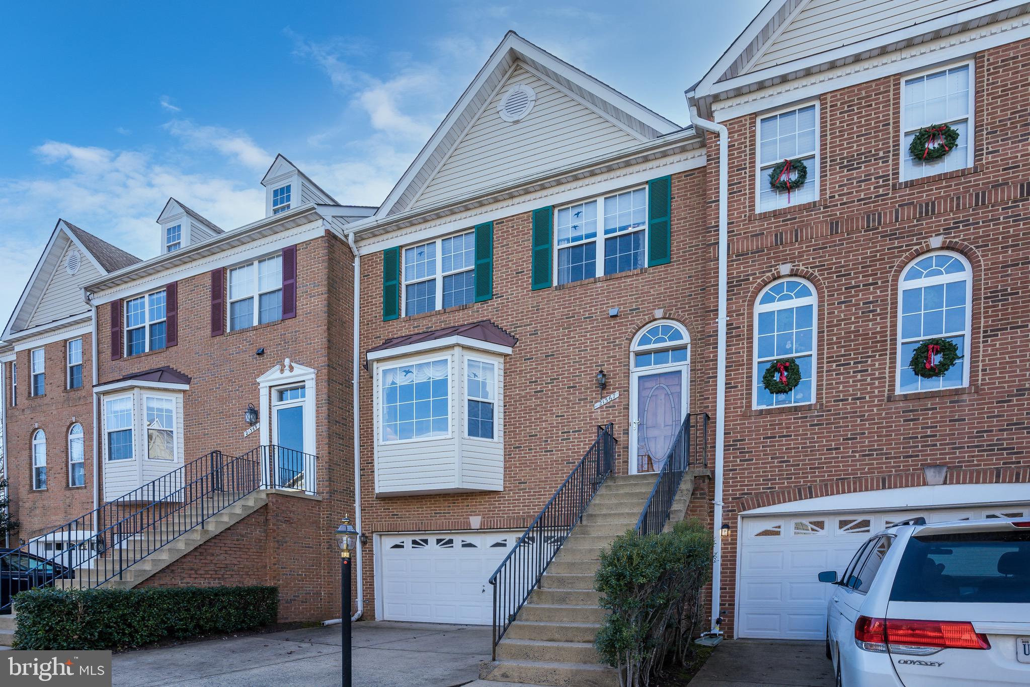 Immaculate 2 car garage townhouse in Farmwell Hunt, Ashburn Community. Private backyard. 3 level bump out extension. Easy access to many major roads; Rt.28, 267, Rt.7, etc. Close to retail shopping and restaurants.