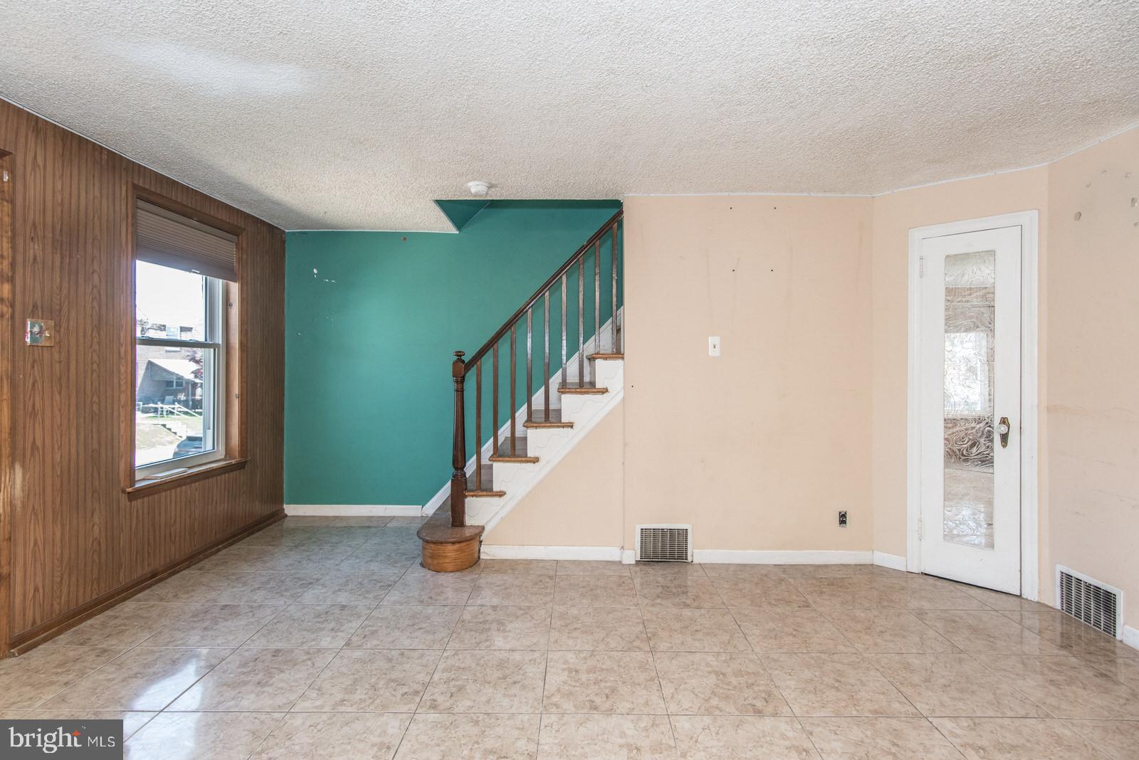 LAWNCREST - Residential