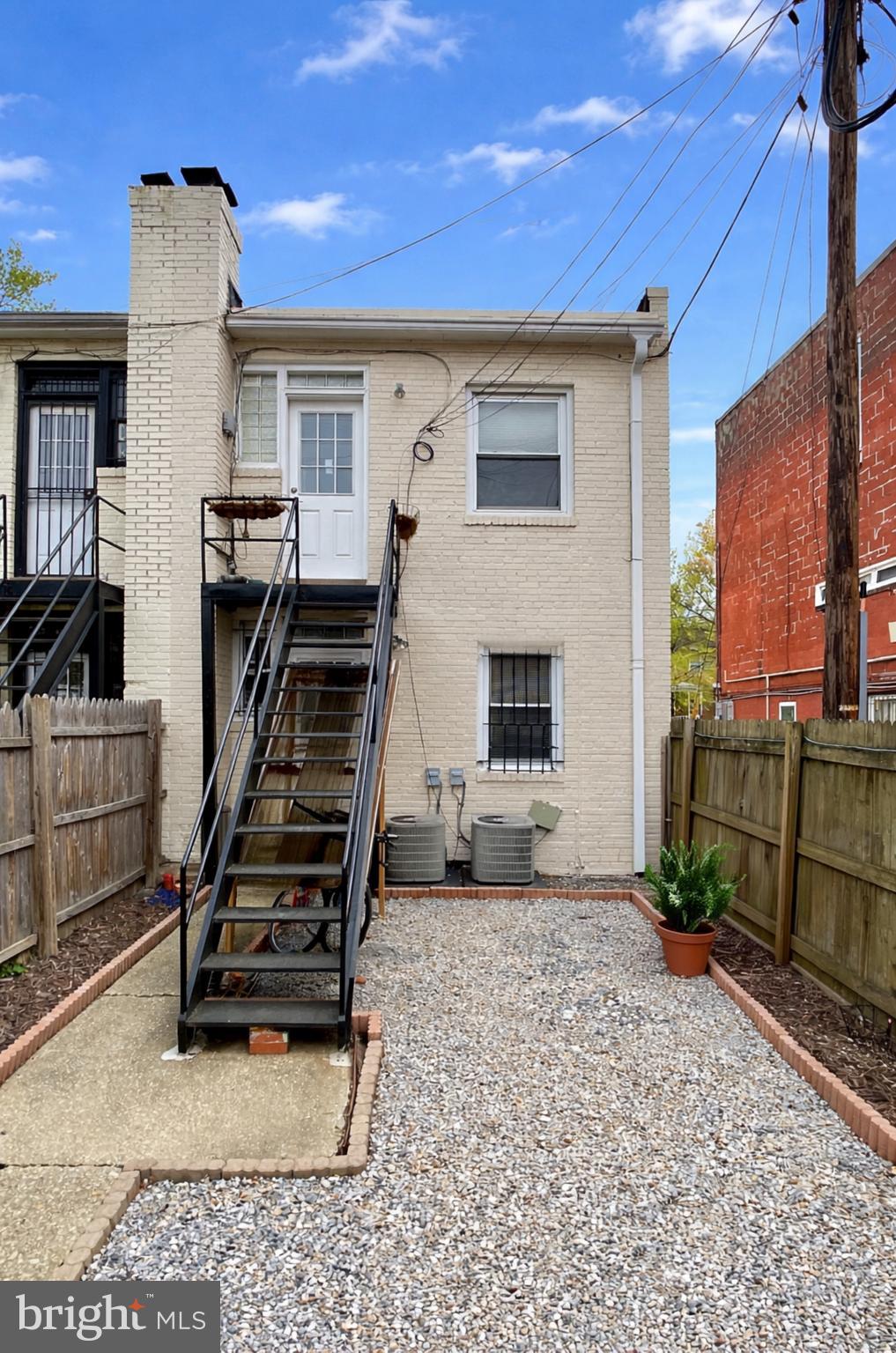 CAPITOL HILL - Residential Income