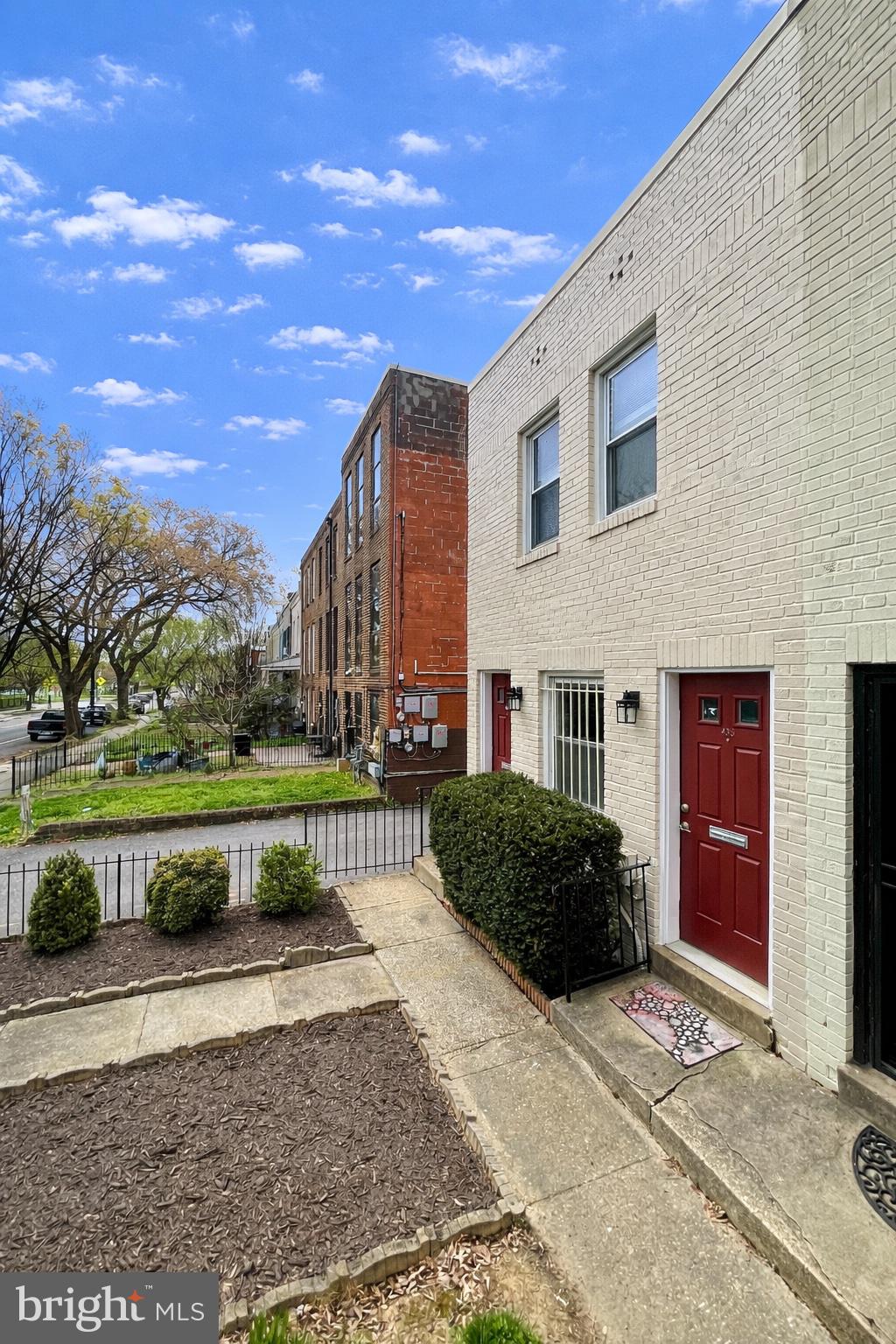 CAPITOL HILL - Residential Income