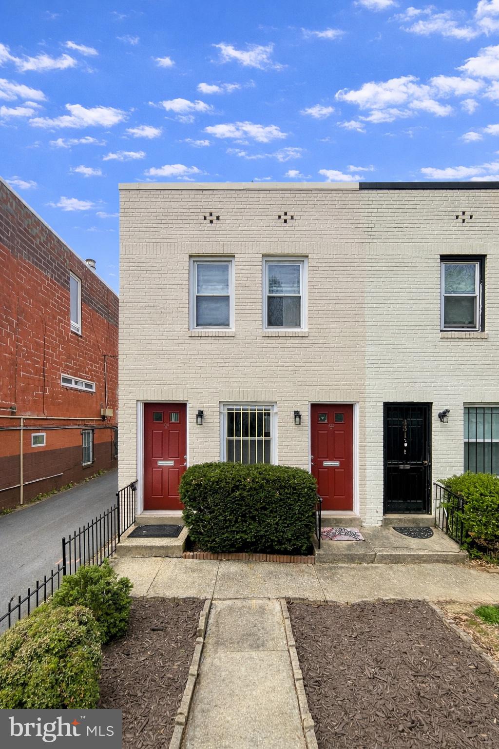 CAPITOL HILL - Residential Income
