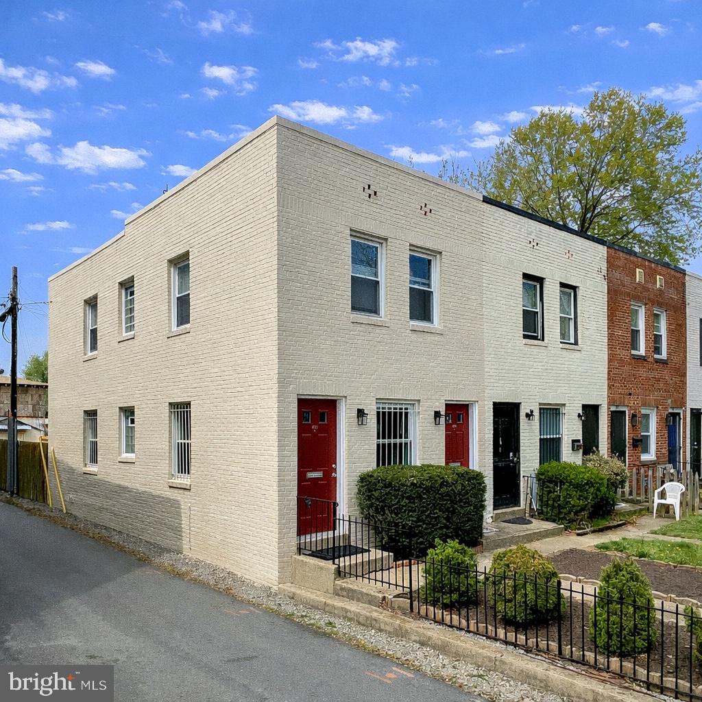 CAPITOL HILL - Residential Income