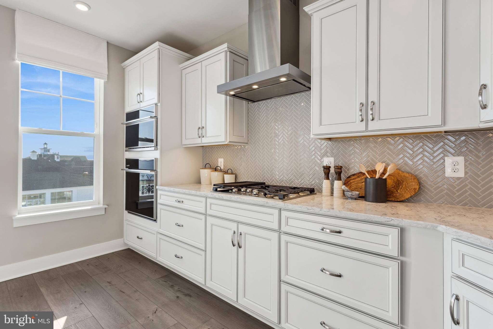 FOUR SEASONS AT KENT ISLAND - Residential