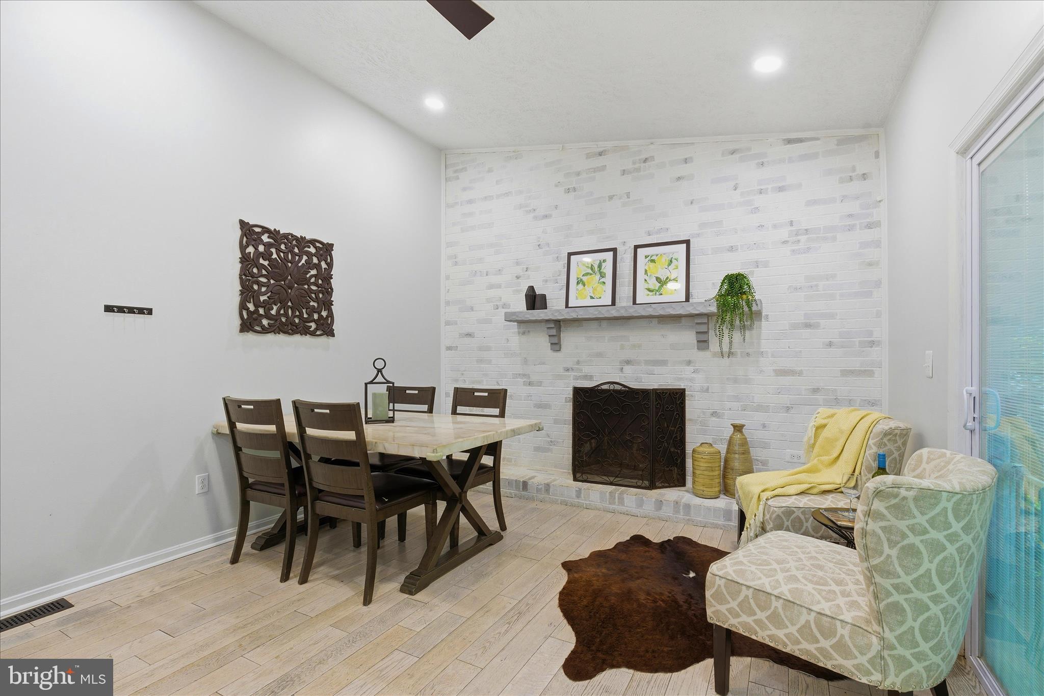 BROOKESIDE - Residential