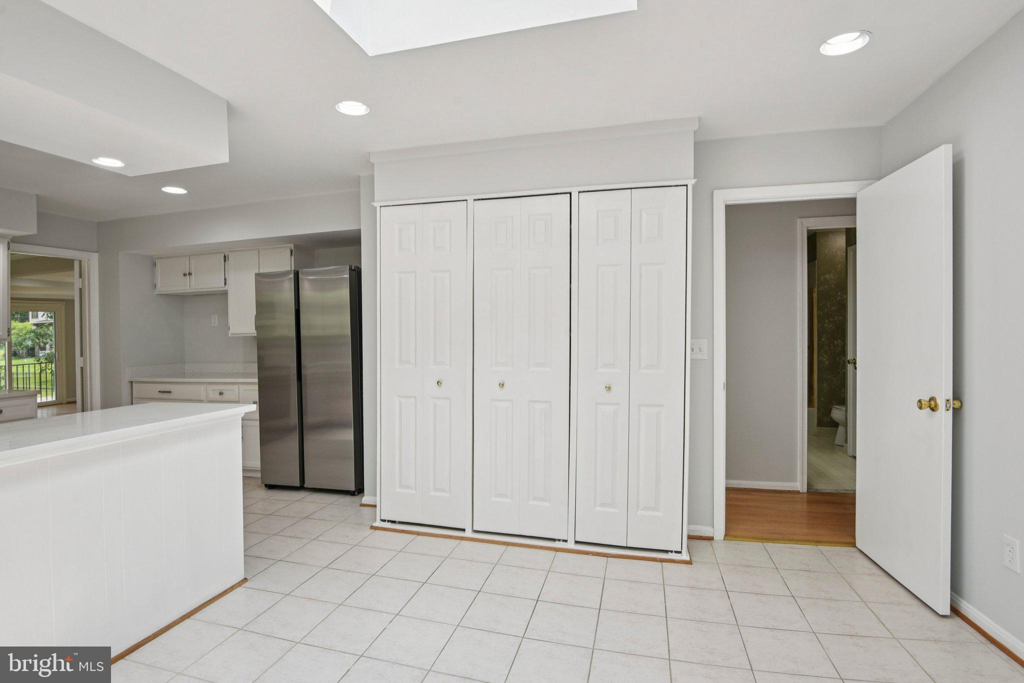 POTOMAC OUTSIDE - Residential