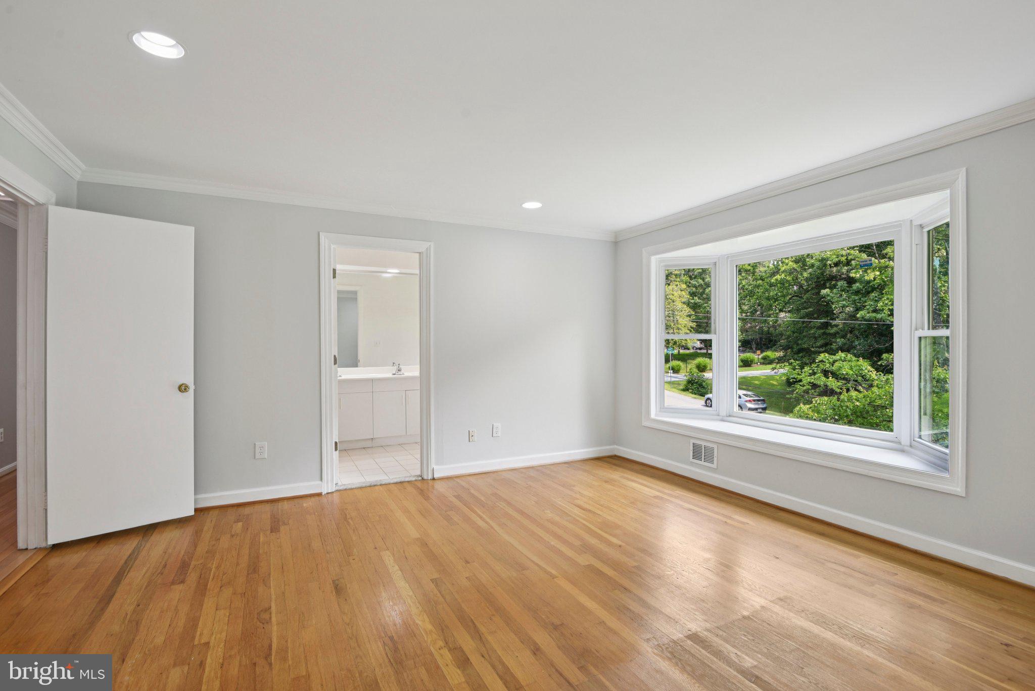 POTOMAC OUTSIDE - Residential
