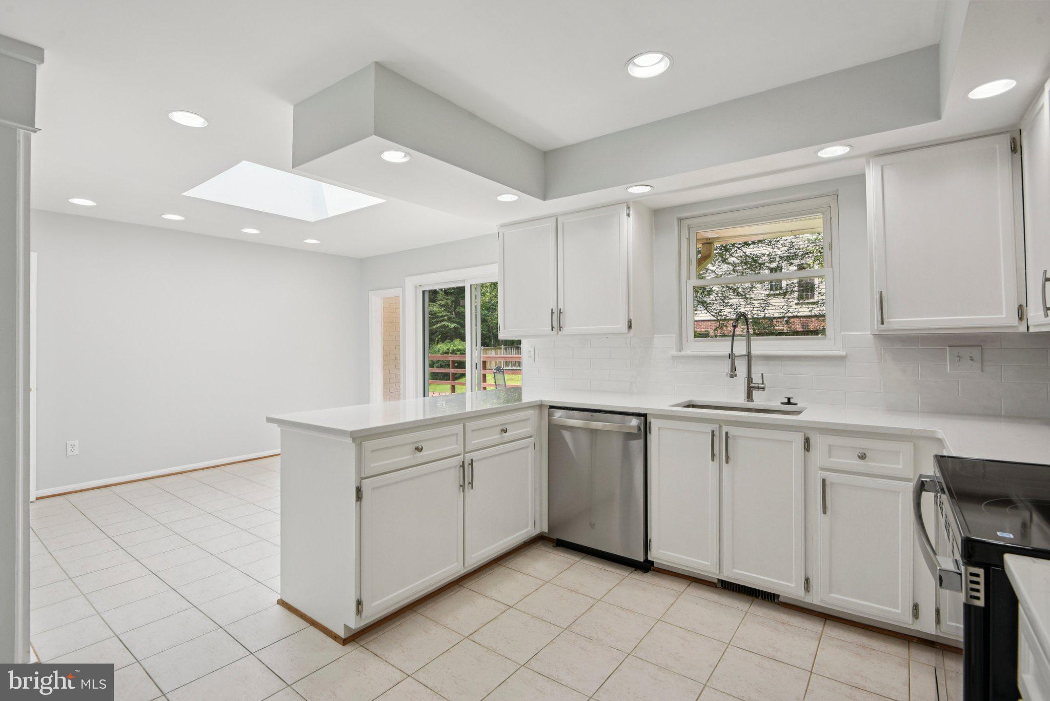 POTOMAC OUTSIDE - Residential