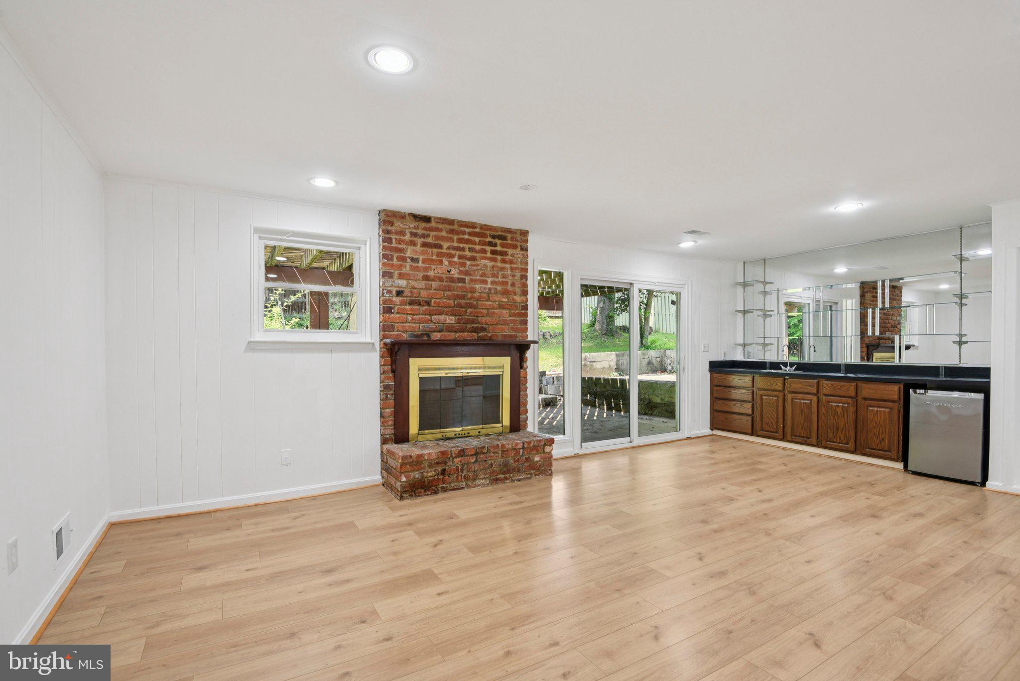 POTOMAC OUTSIDE - Residential