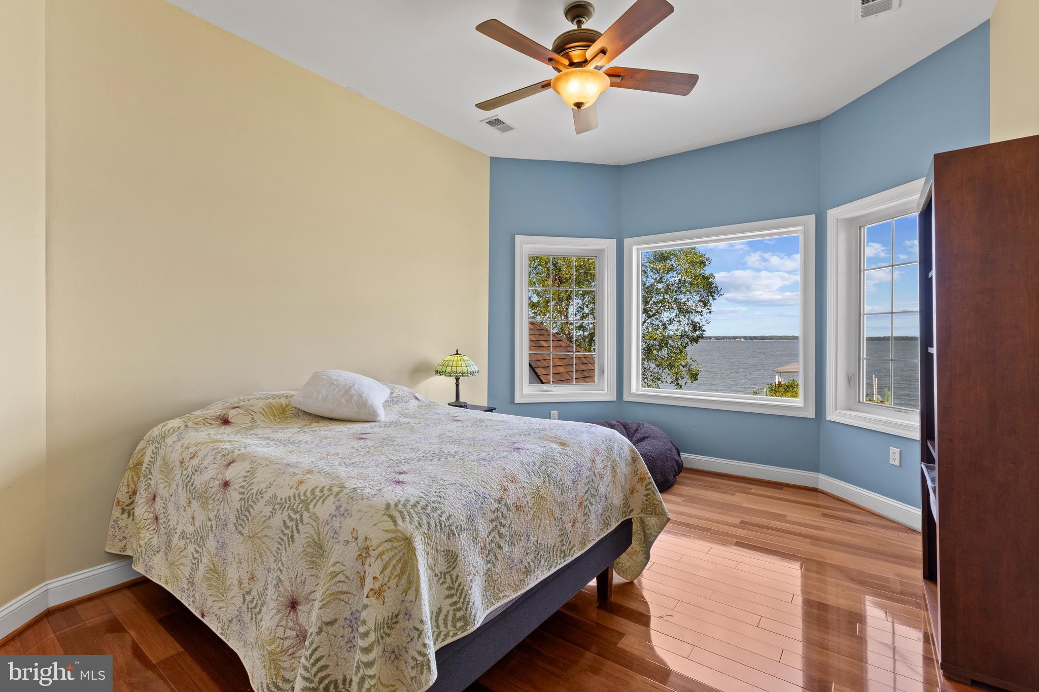 SHADY SIDE - Residential