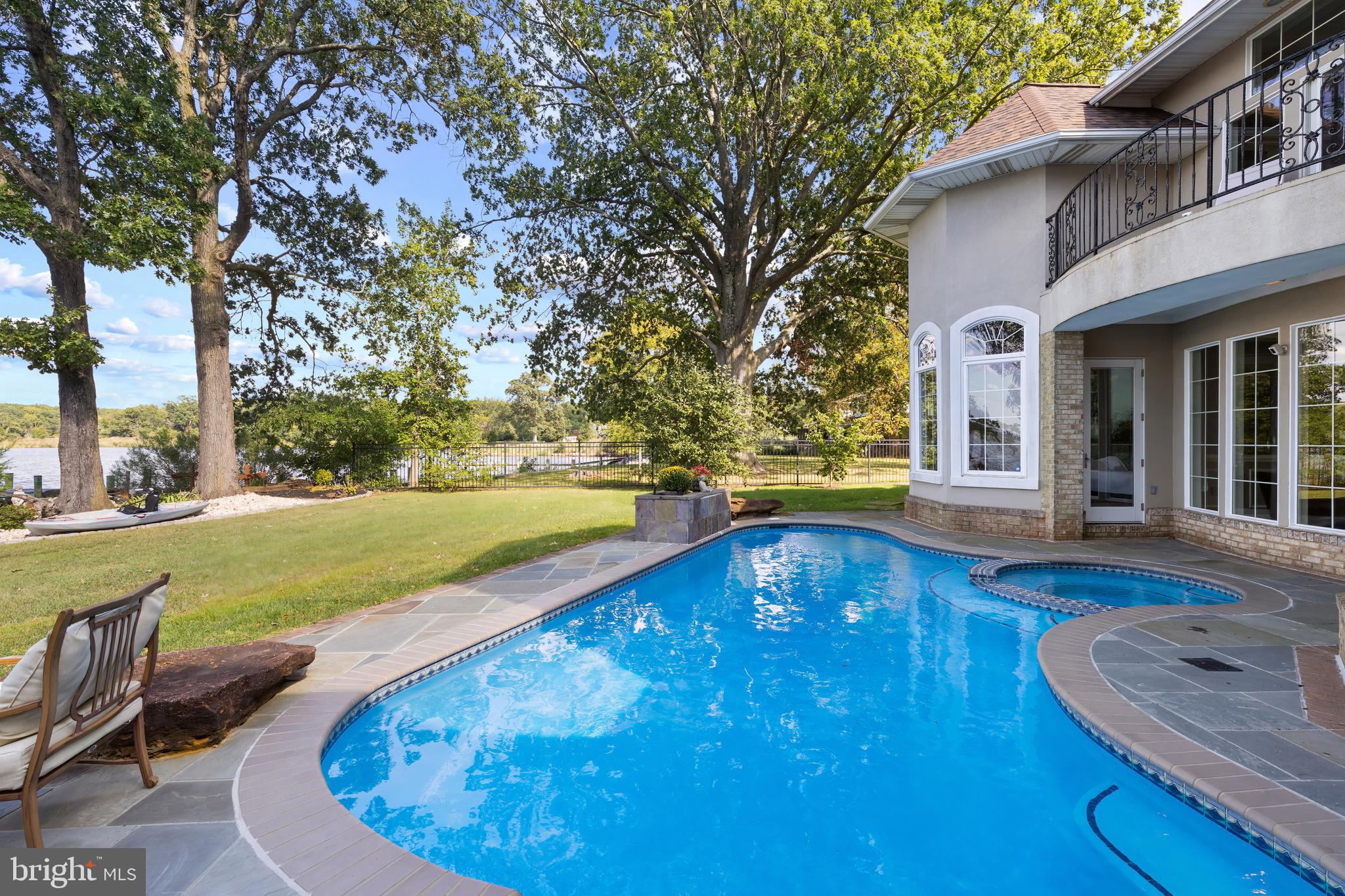 SHADY SIDE - Residential