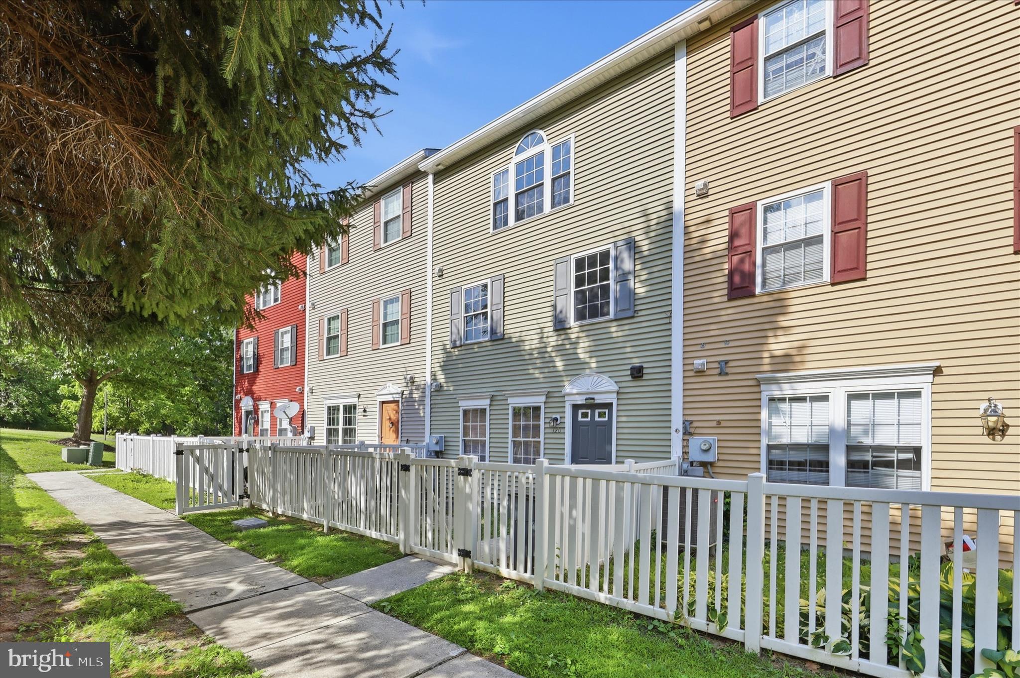 ALTAMONT GARDENS - Residential