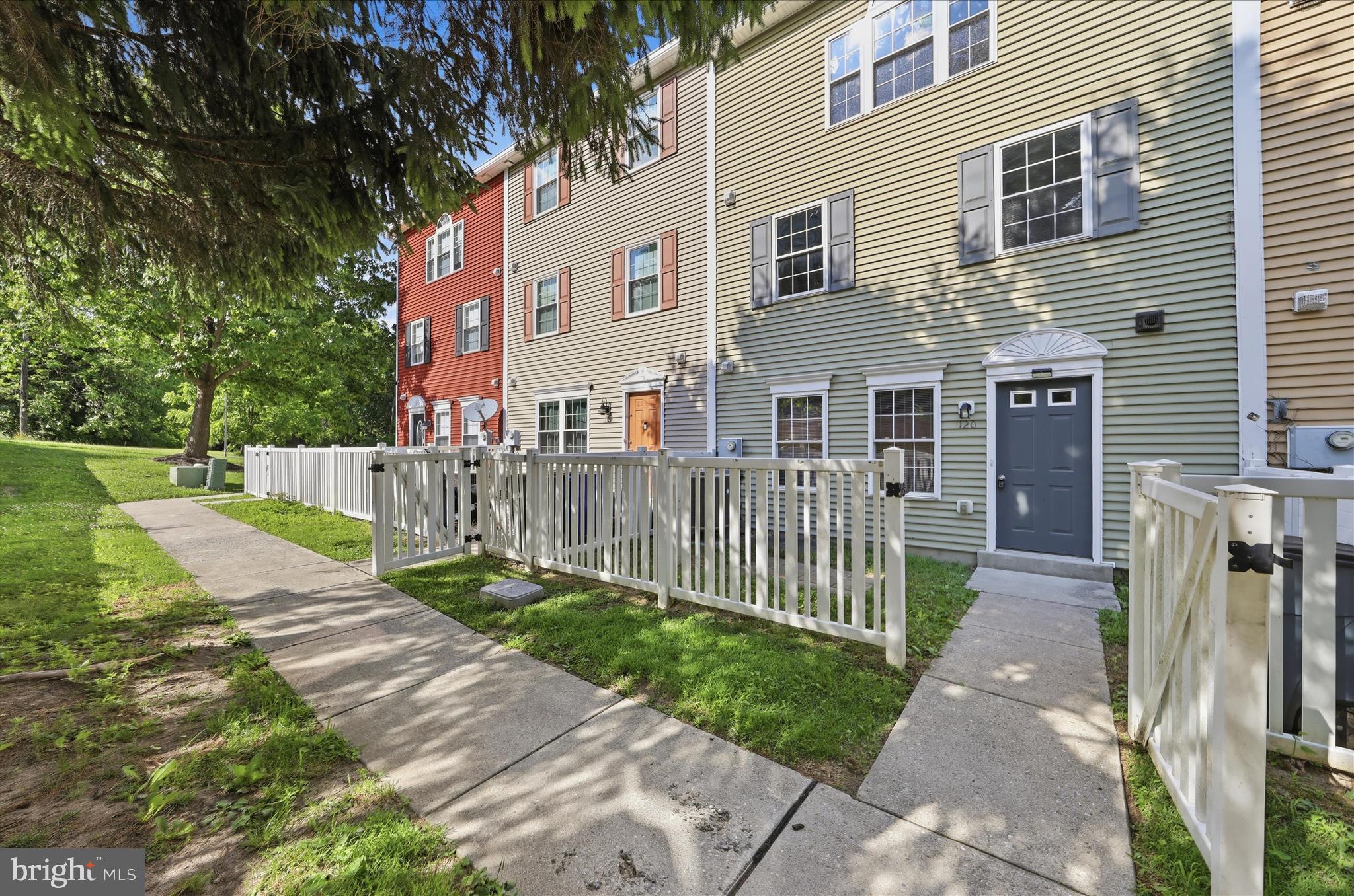 ALTAMONT GARDENS - Residential