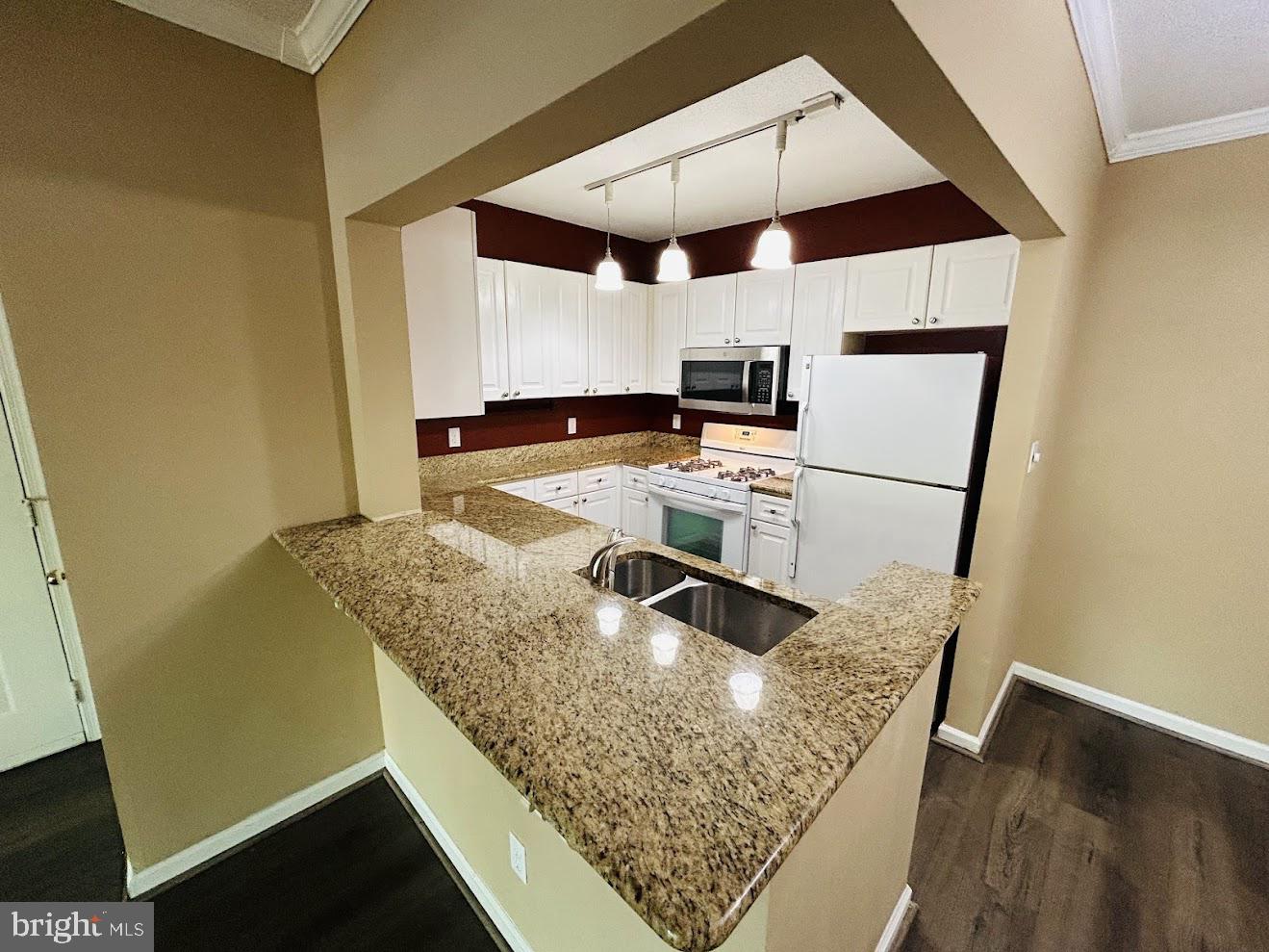 S.GLEN AT UNIVERSITY CTR - Residential Lease