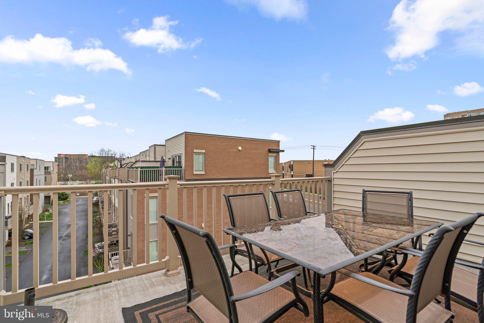 CHAPMAN ROW AT TWINBROOK METRO - Residential Lease