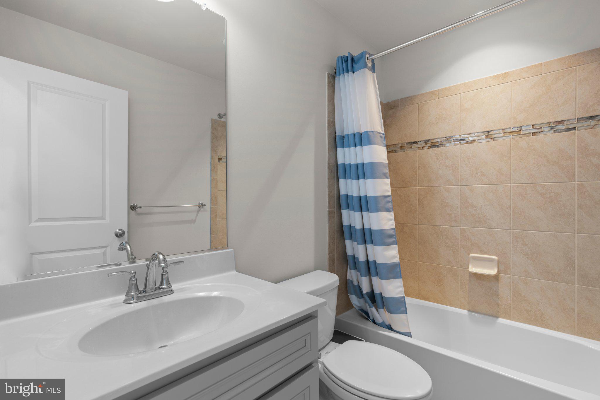 CHAPMAN ROW AT TWINBROOK METRO - Residential Lease