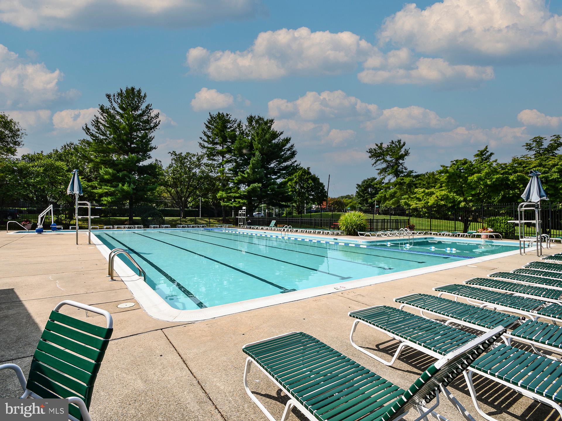 WATERS EDGE AT NORTH LAKE - Residential