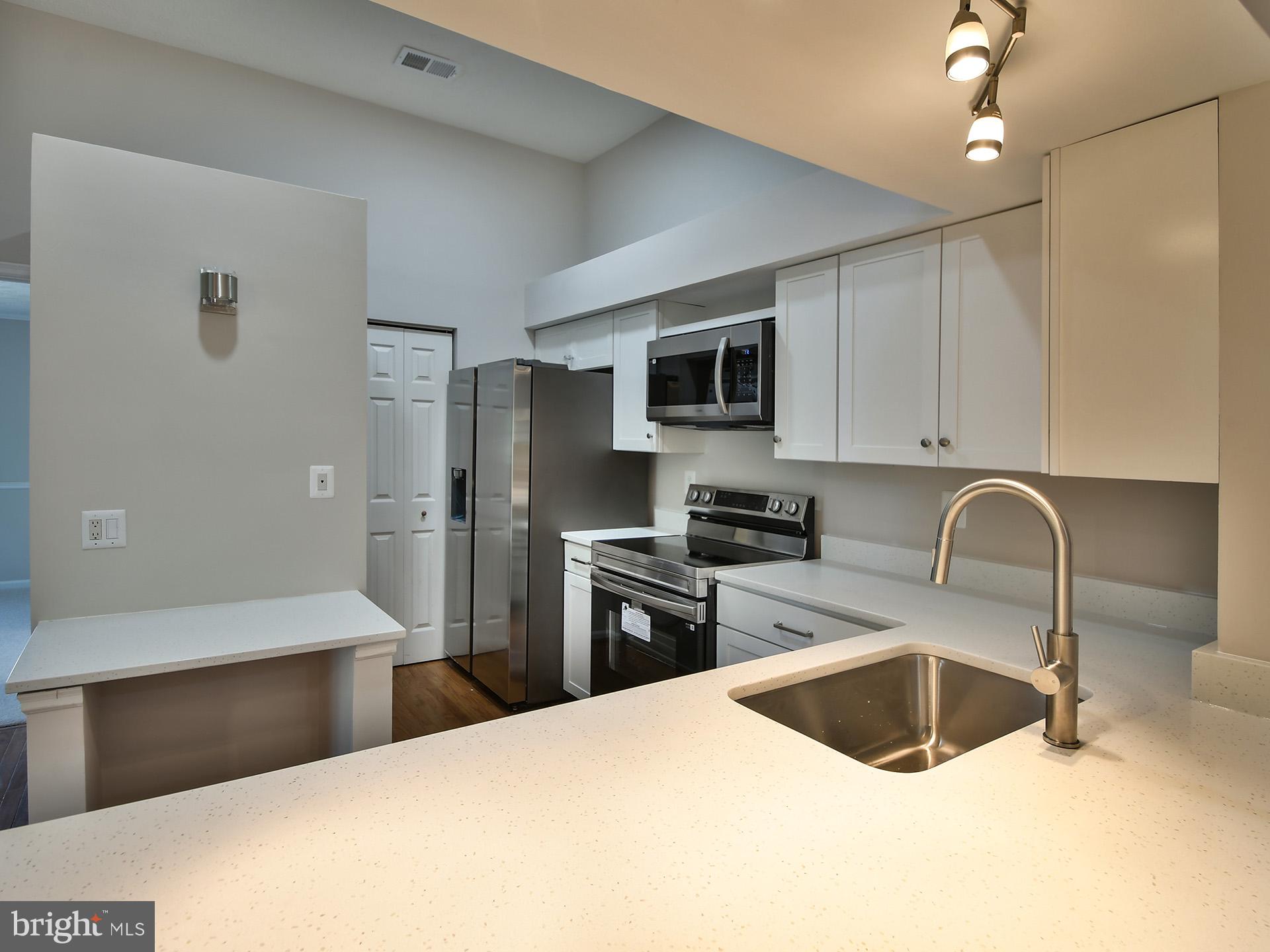 WATERS EDGE AT NORTH LAKE - Residential