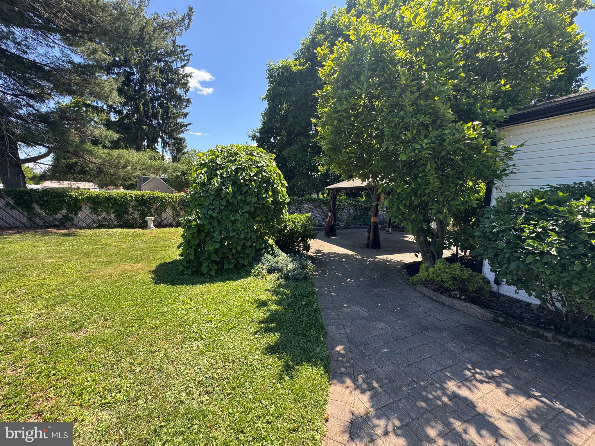 LANGHORNE GDNS - Residential