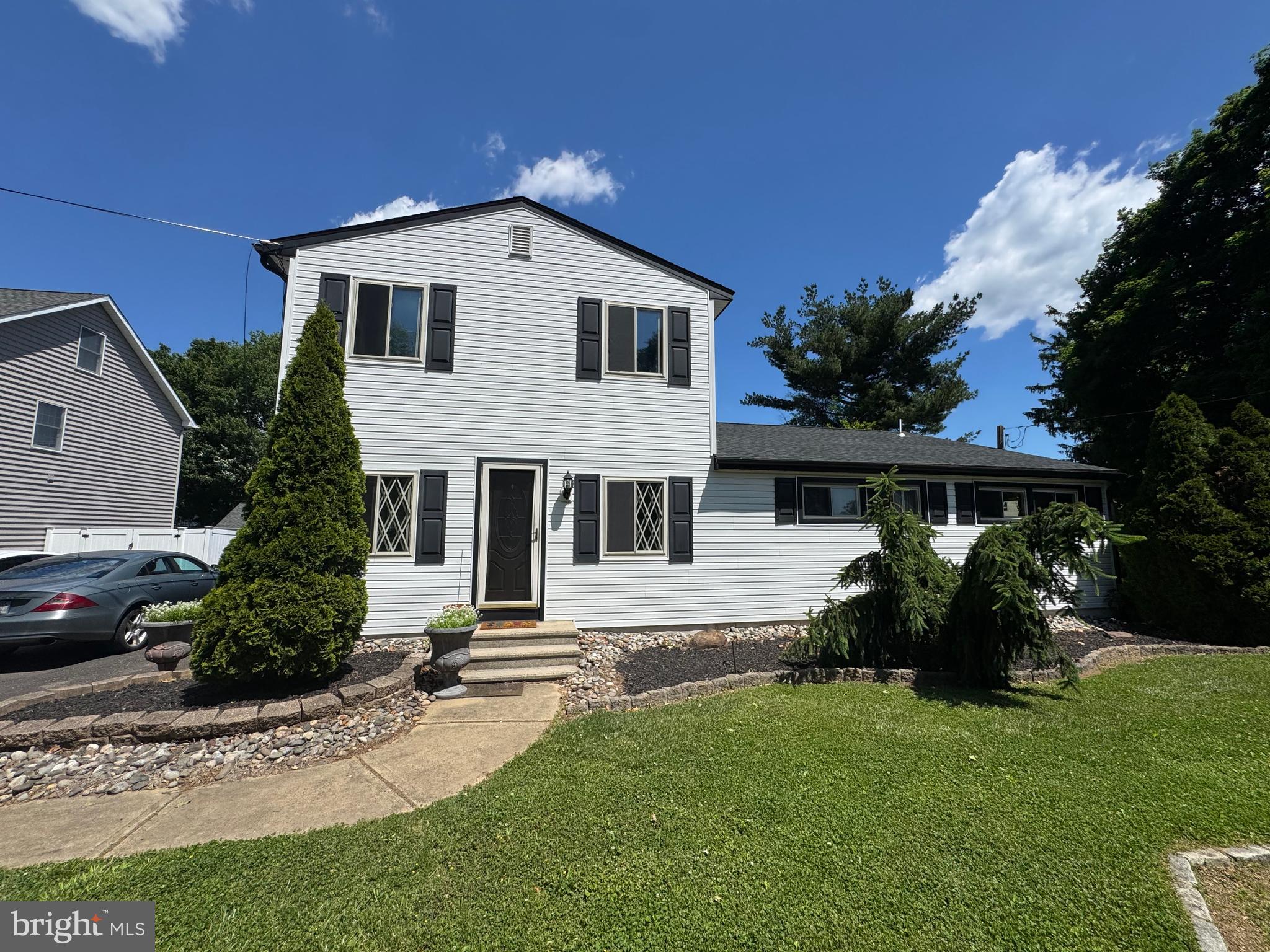 LANGHORNE GDNS - Residential