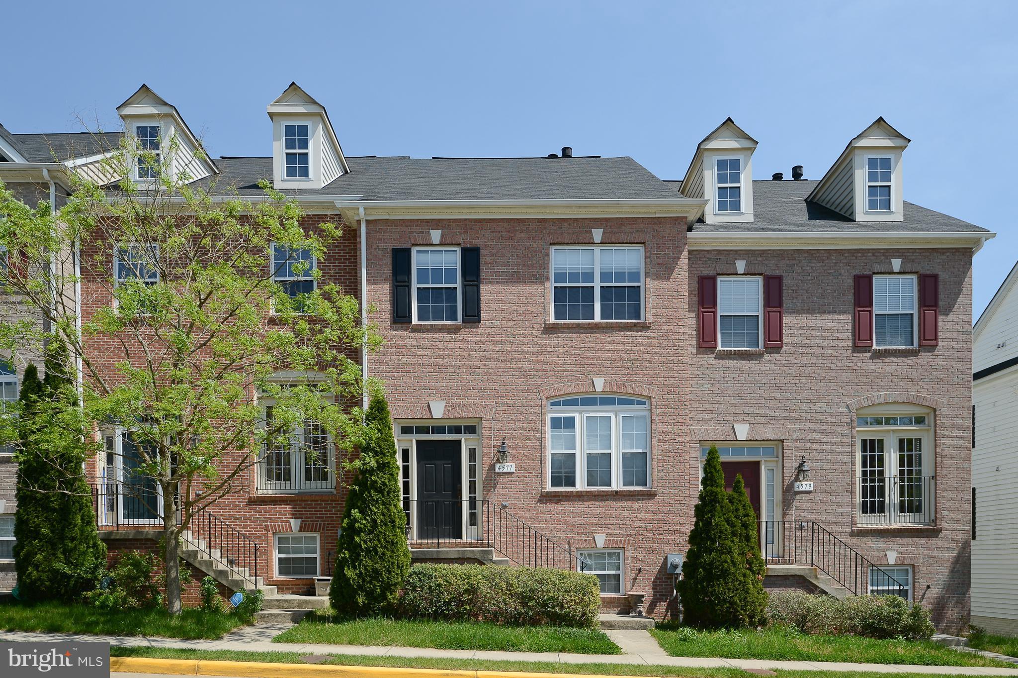 LUXURY WELL MAINTAINED TOWNHOUSE WITH 3 LEVEL, 3 BR, 2 FULL BATH, 2 HALF BATH, 2 CAR GARAGE. GOURMET KITCHEN, GRANITE COUNTERTOPS, BACKSPLASH, HARDWOOD FLOORS ON MAIN AND UPPER LEVEL, TWO SIDED FIREPLACE, CERAMIC TILE IN BATHROOMS. NEAR FAIR OAKS MALL, FAIRFAX CORNER, GOV'T CENTER, WEGMAN'S, 66, 50, 29, 7100.  No pet allowed.