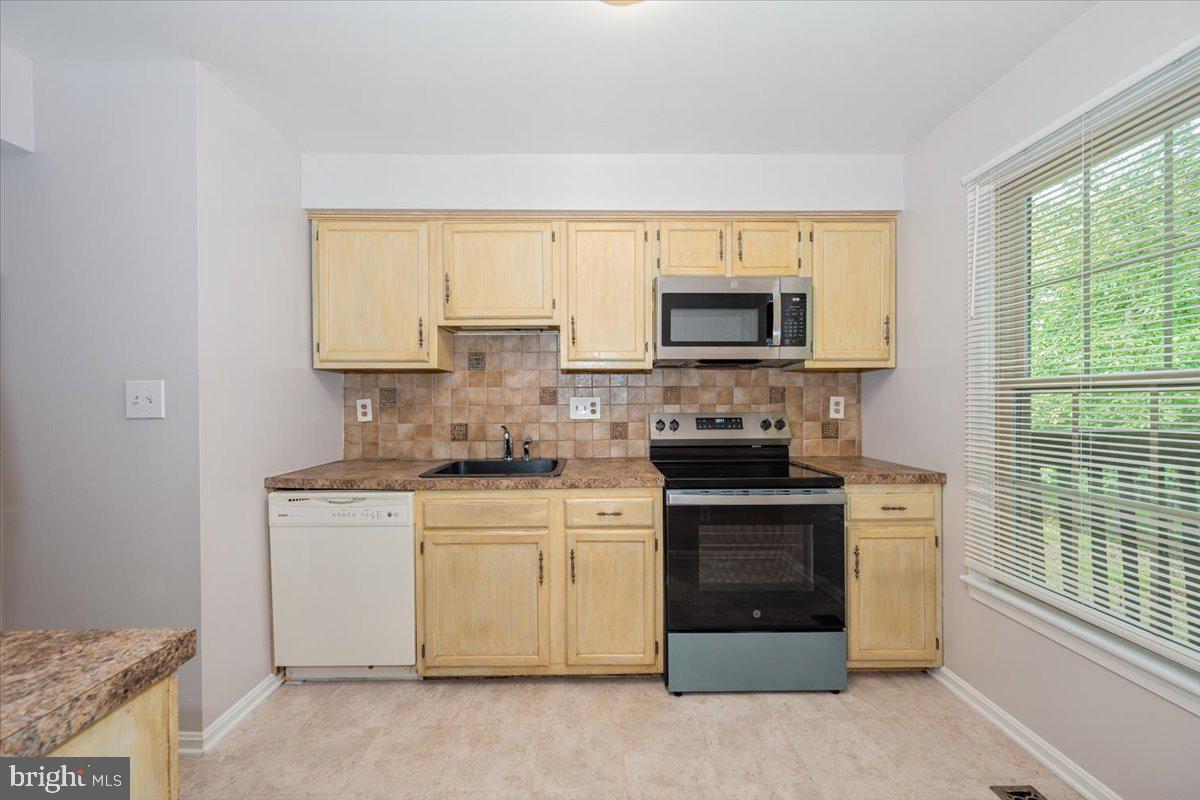 SHADOW OAK - Residential
