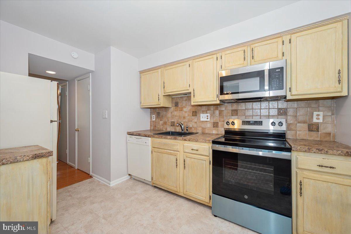 SHADOW OAK - Residential