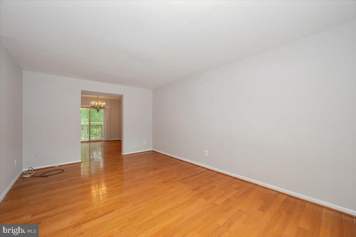 SHADOW OAK - Residential