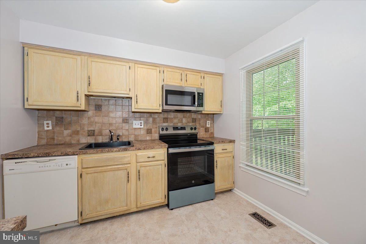 SHADOW OAK - Residential