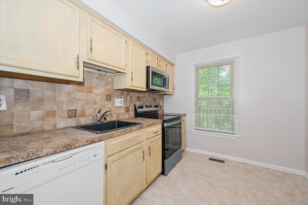 SHADOW OAK - Residential