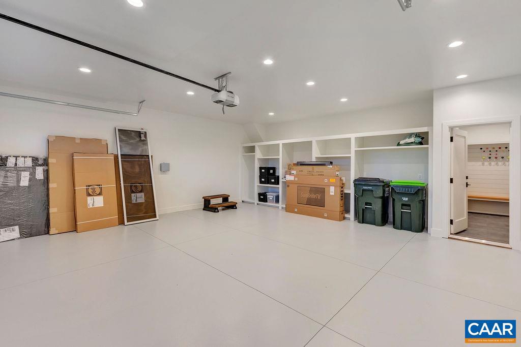 LOCHLYN HILL - Residential