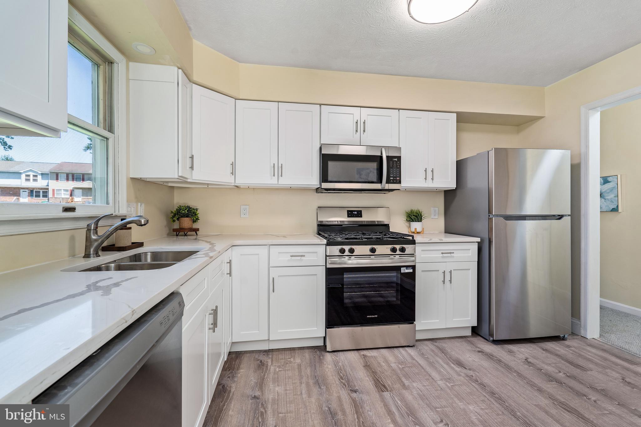 VILLAGE KNOLL - Residential