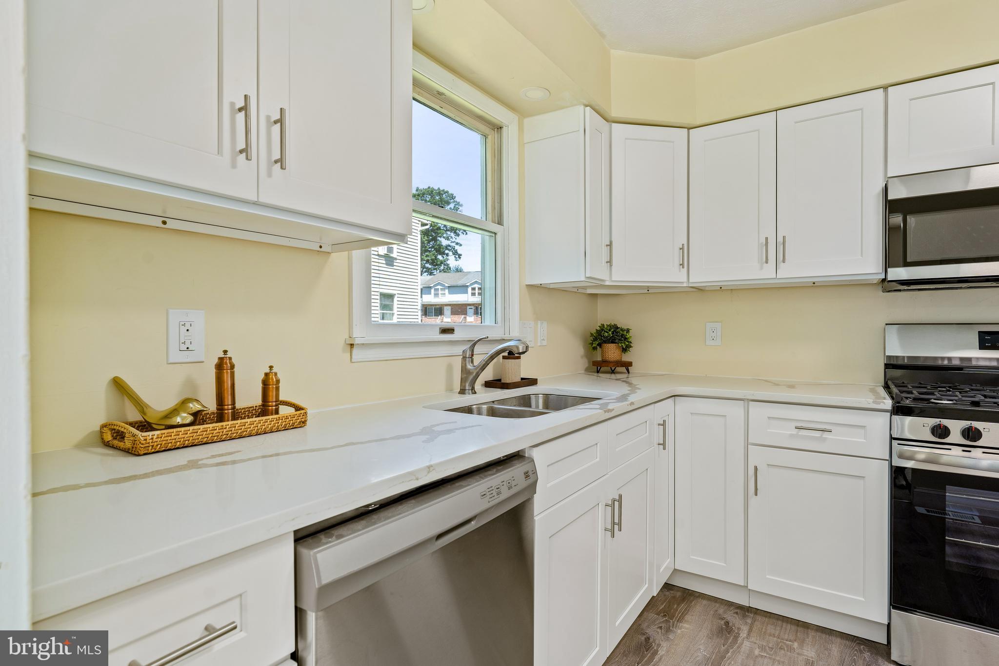 VILLAGE KNOLL - Residential