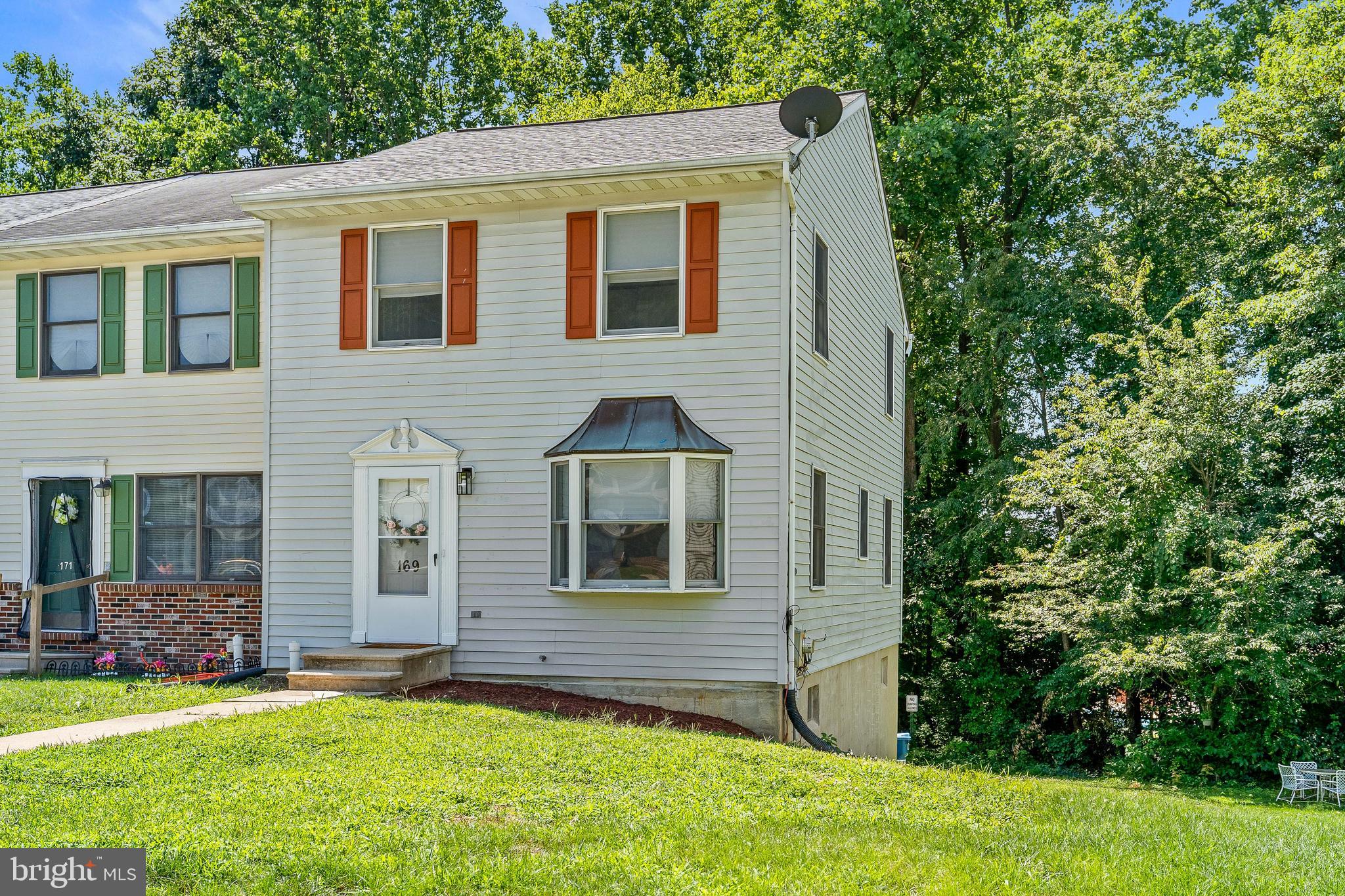 VILLAGE KNOLL - Residential