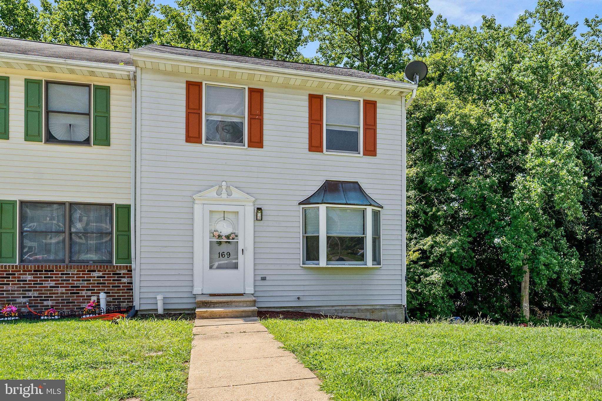 VILLAGE KNOLL - Residential