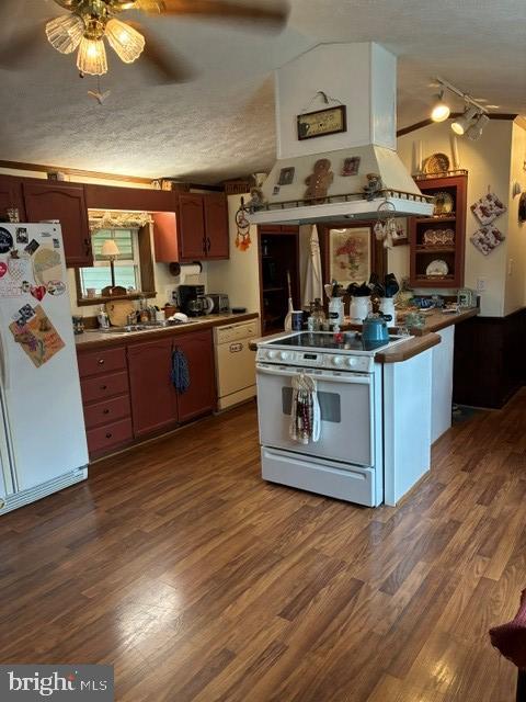 COUNTRY ACRES GOLD - Residential
