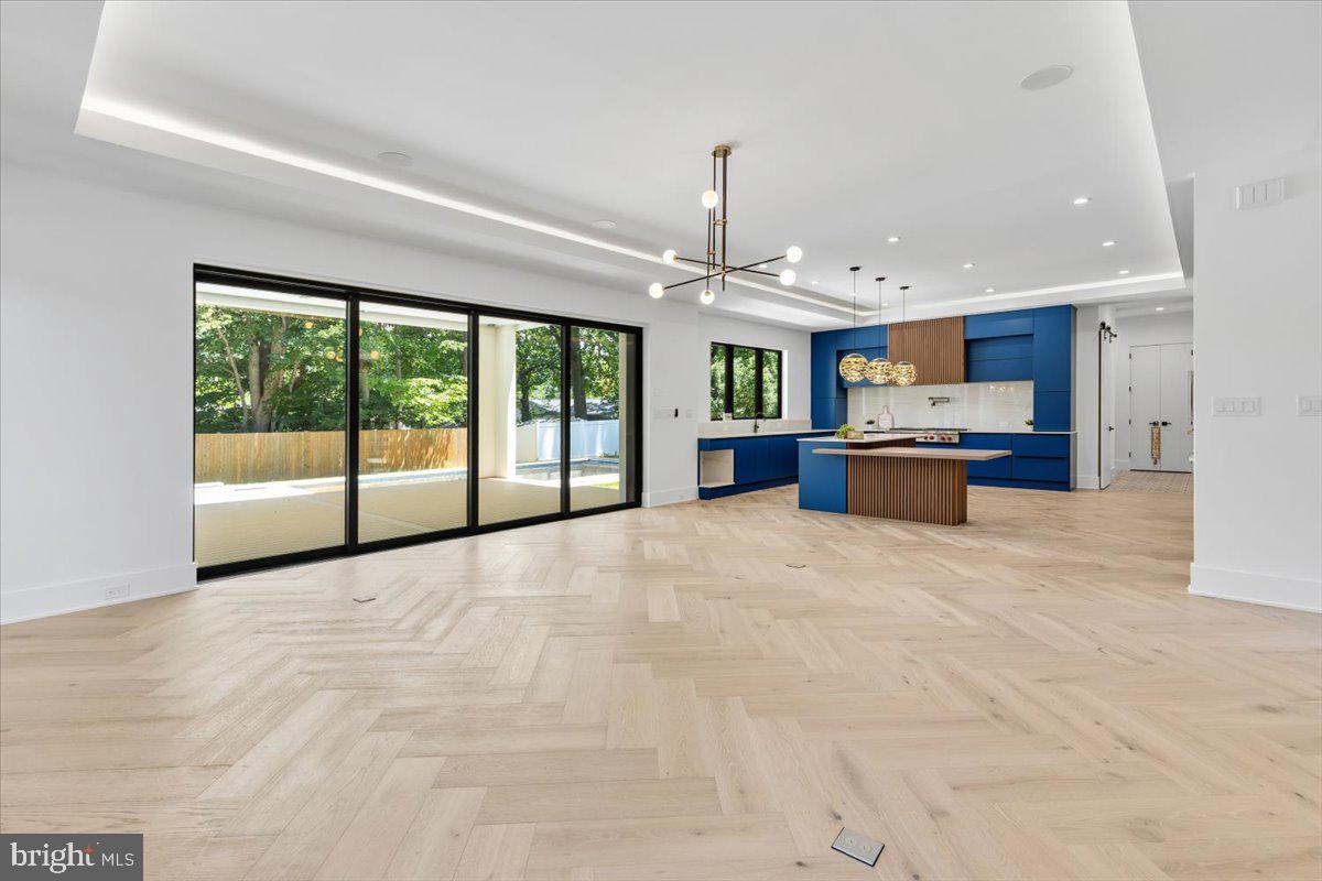 MARSHALL WOODS - Residential
