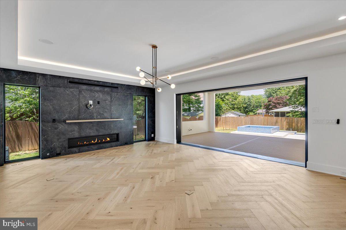 MARSHALL WOODS - Residential