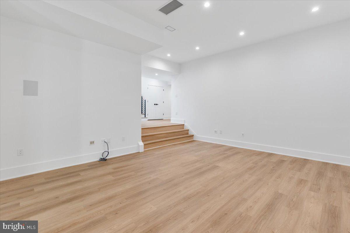 MARSHALL WOODS - Residential