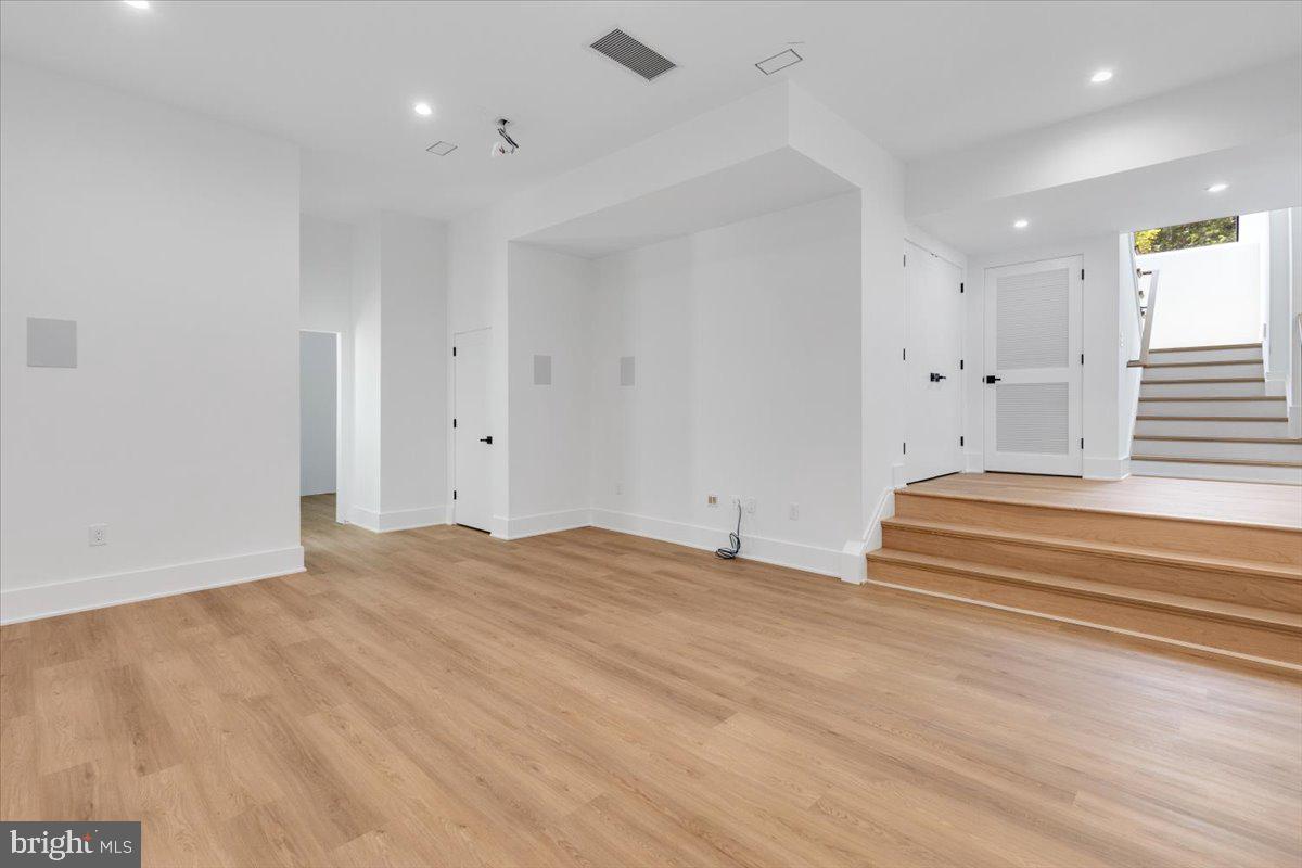 MARSHALL WOODS - Residential