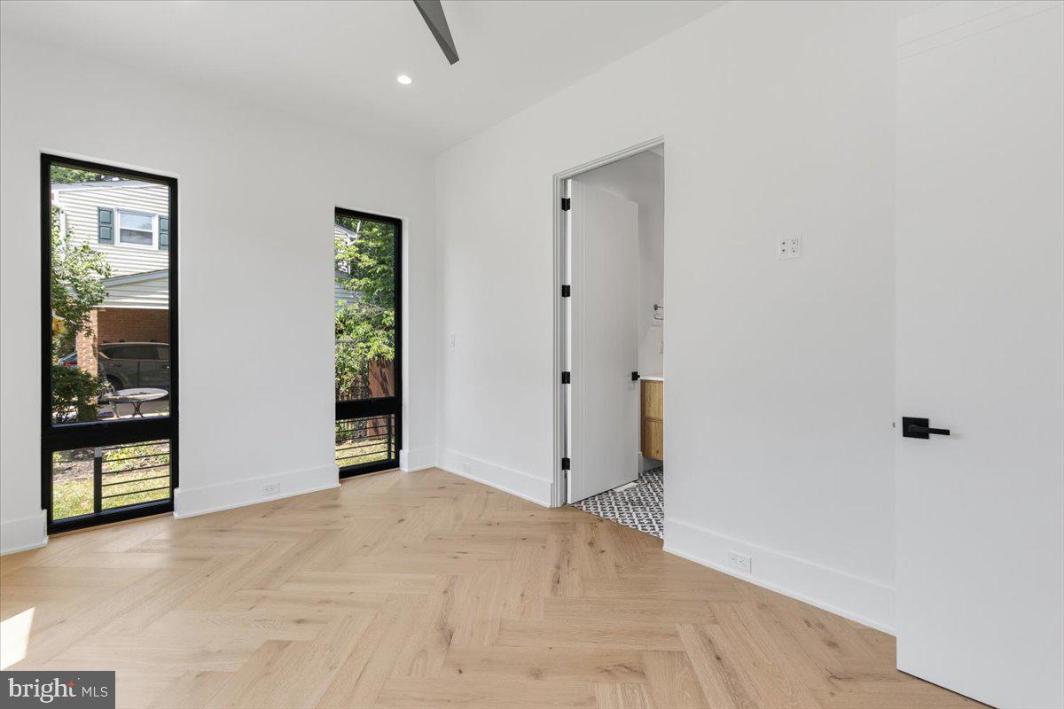 MARSHALL WOODS - Residential