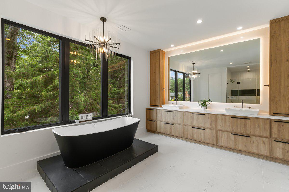 MARSHALL WOODS - Residential