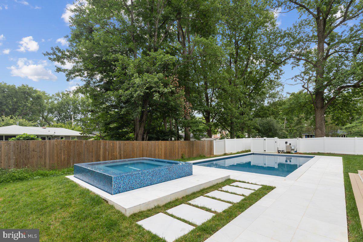 MARSHALL WOODS - Residential