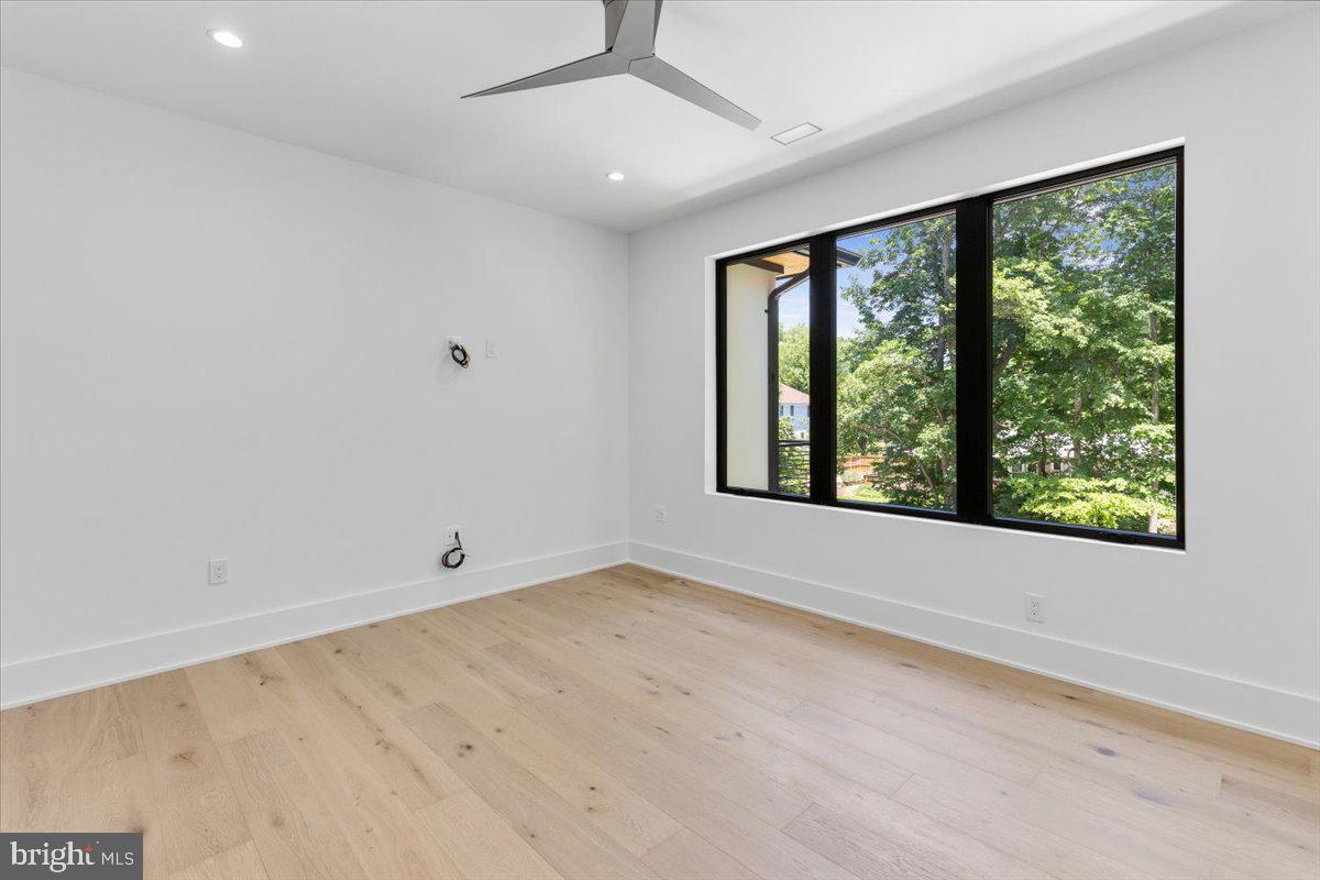MARSHALL WOODS - Residential