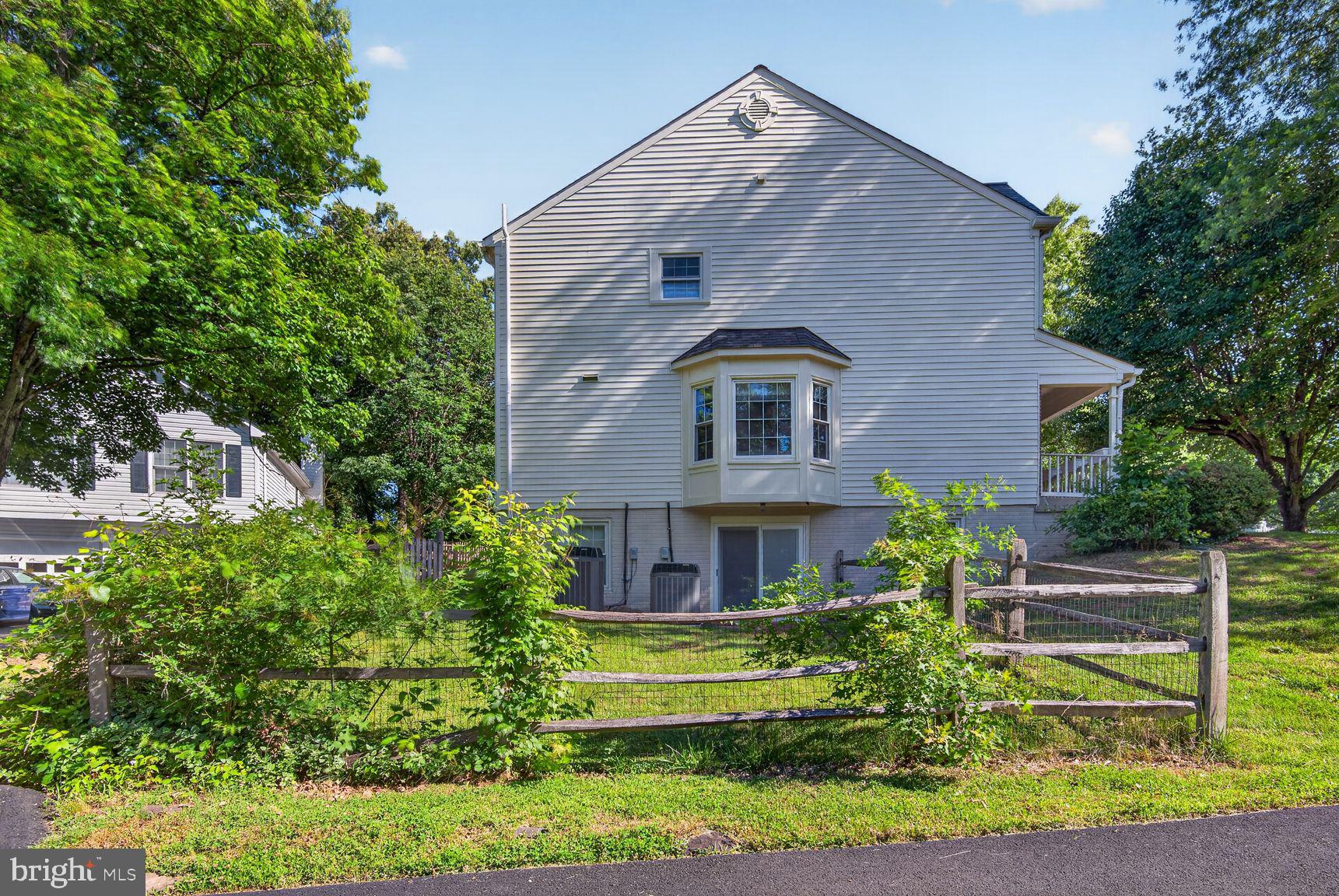 LIFESTYLE AT SULLY STATION - Residential