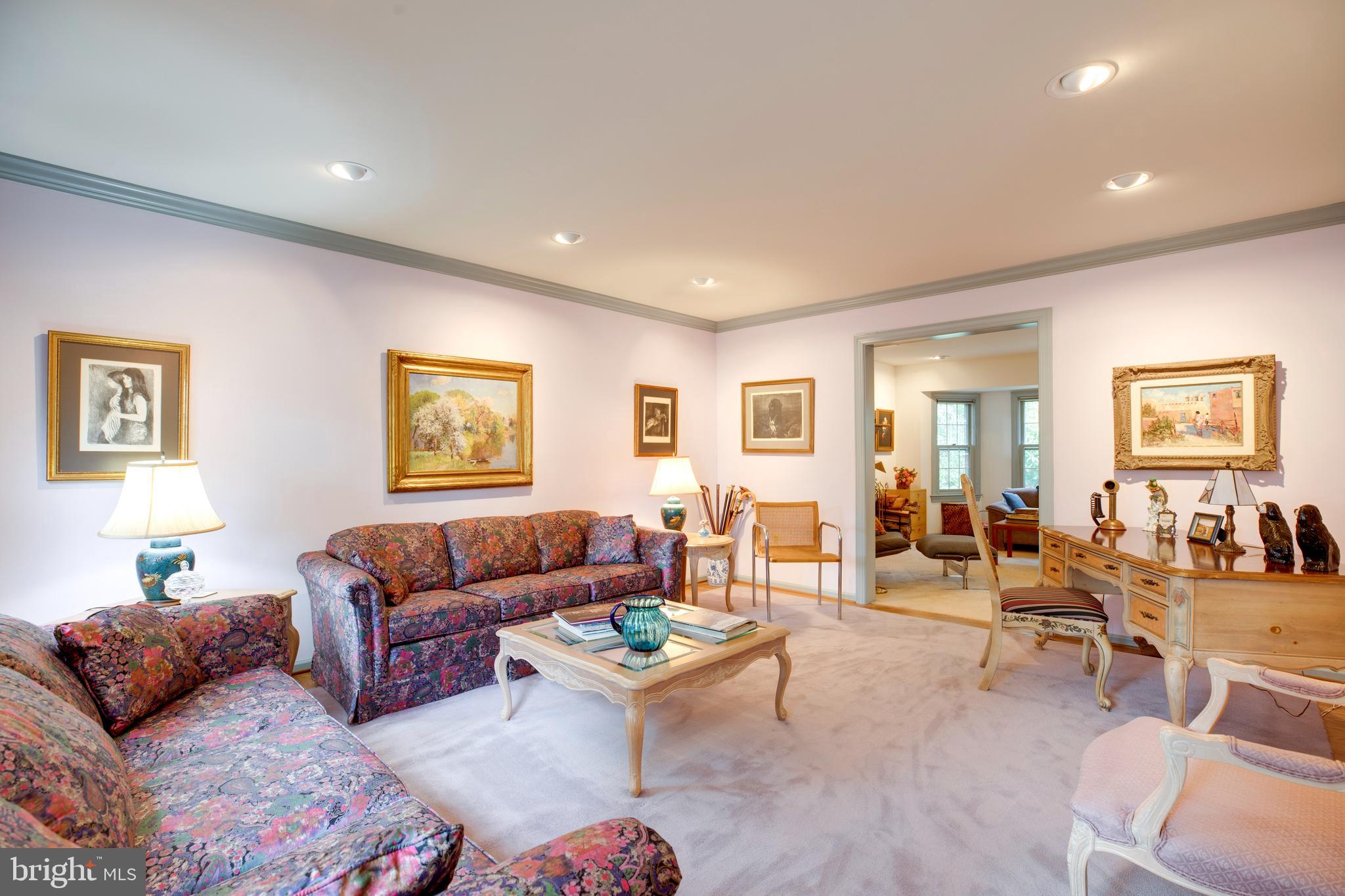 LINDSAY PARK - Residential